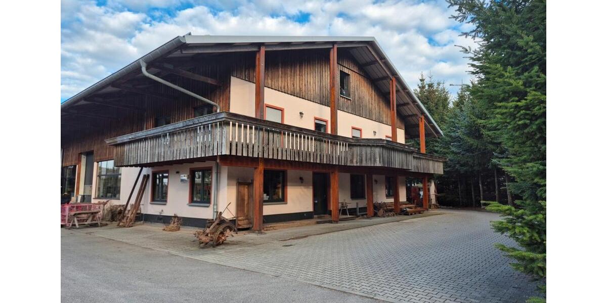 Etagenwohnung Hainichen - 3 Zimmer, 100 m&sup2;, 845&euro; | Angebot:26251930