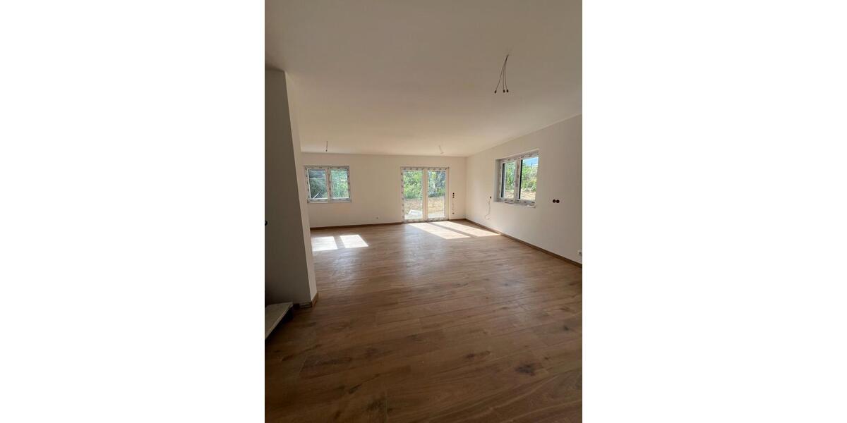 Neubau zur Miete: Stilvolle Doppelhaushälfte mit Garten 4 zimmer