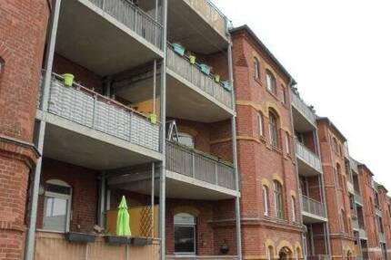 ---------- schicke 2-Raum- Wohnung mit Balkon und Laminat in sehr ruhiger Lage------------- 2 zimmer