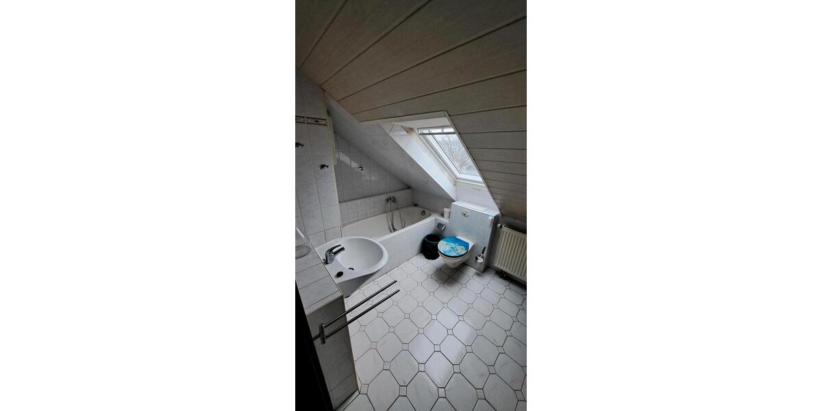 Dachgeschoßwohnung Oelsnitz (Erzgebirge) - 3 Zimmer, 86 m&sup2;, 79.000&euro; | Angebot:24788142