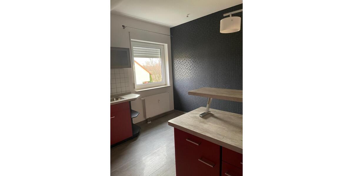 Schöne 3-Raum-Dachgeschosswohnung mit Einbauküche und Stellplatz 3 zimmer