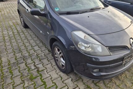 Renault Clio 176.000 km 990 &euro; Limbach-Oberfrohna 09212