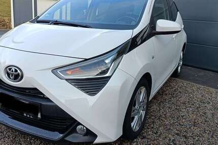 Toyota Aygo 52.000 km 11.400 &euro; HOHENSTEIN-ERNSTTHAL 09337