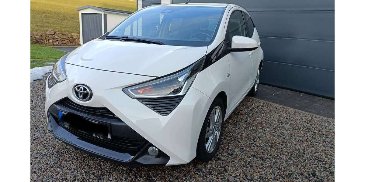 Toyota Aygo 52.000 km 11.400 &euro; HOHENSTEIN-ERNSTTHAL 09337