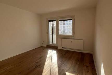 Wohnung Mülsen Thurm - 3 Zimmer, 56 m&sup2;, 350&euro; | Angebot:25100367