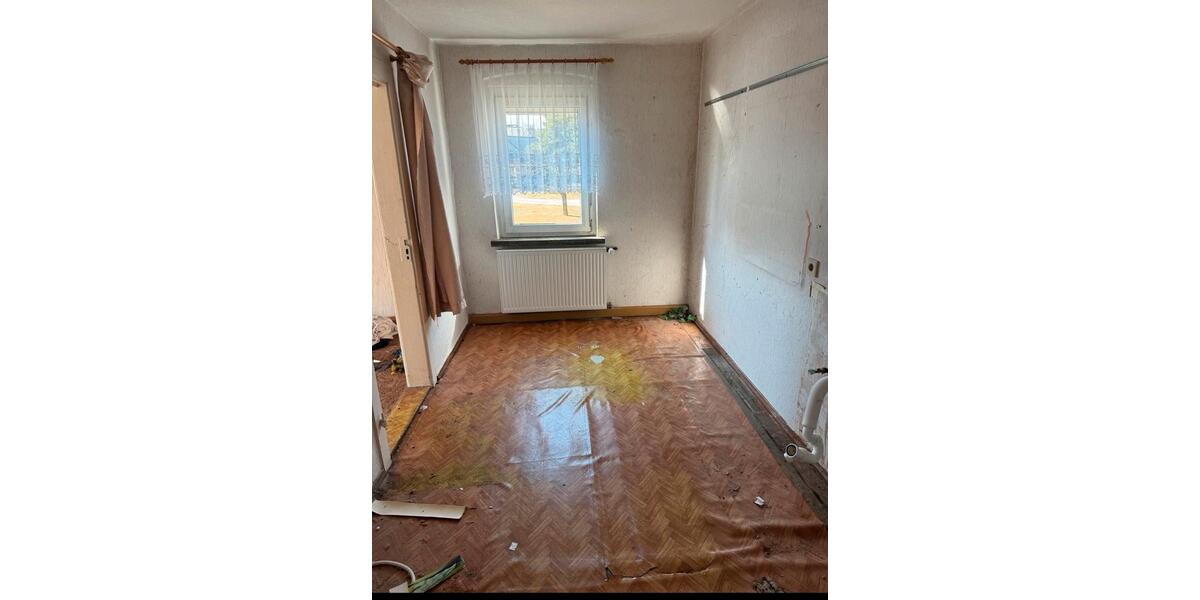 Einfamilienhaus Hohenstein-Ernstthal Ernstthal - 9 Zimmer, 140 m&sup2;, 63.000&euro; | Angebot:24615172