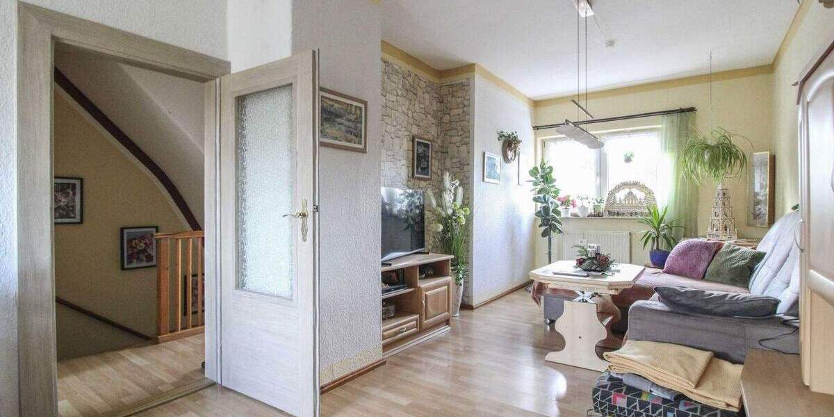 Ab Frühsommer bezugsfreies Reihenmittelhaus mit Garten und 2 Stellplätzen in Borna Heinersdorf 5 zimmer