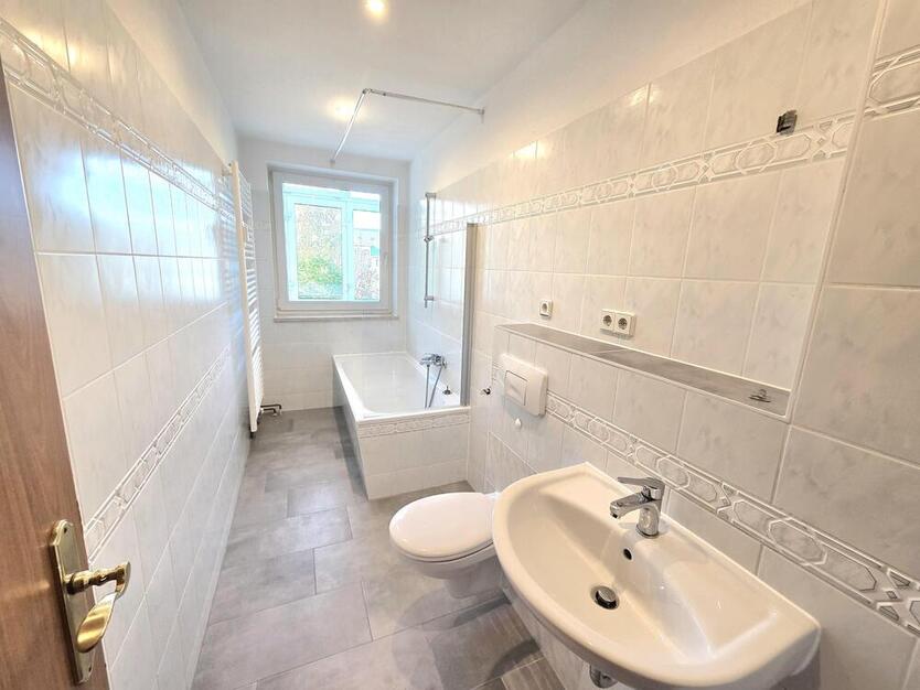 Stadtleben mit Weitblick: Moderne Dachgeschosswohnung mit Balkon und Einbauküche! 2 zimmer