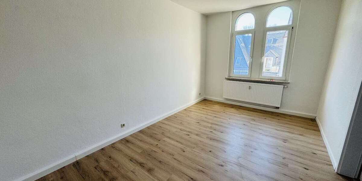 Etagenwohnung Limbach-Oberfrohna Oberfrohna - 2 Zimmer, 59 m&sup2;, 325&euro; | Angebot:25283319