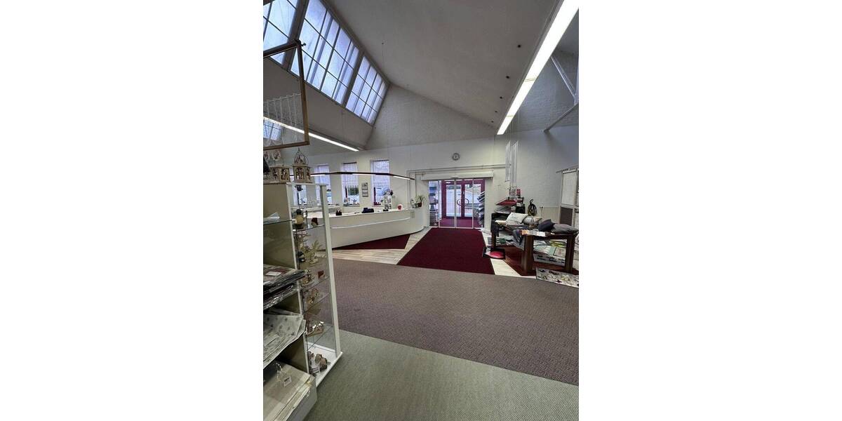 Attraktive Verkaufsfläche oder Gewerbefläche mit 850 m² inkl. Parkplatz zimmer