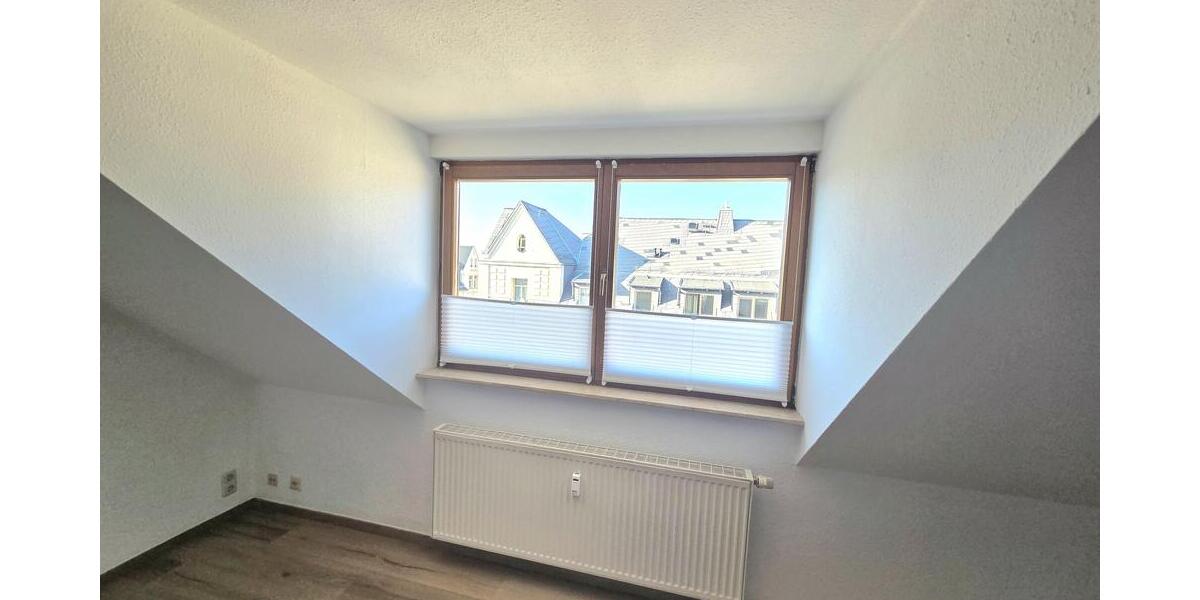 Tolle 2-Zimmer-Wohnung mit Einbauküche, Waschmaschine und Aufzug! - Dachgeschoßwohnung Chemnitz Lutherviertel | Angebot:26096660