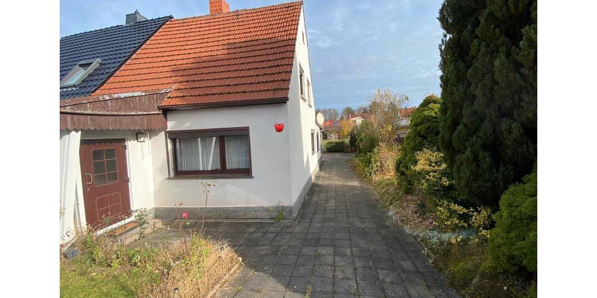 Doppelhaushälfte in ruhiger Lage – viel Platz & Potenzial! 4 zimmer