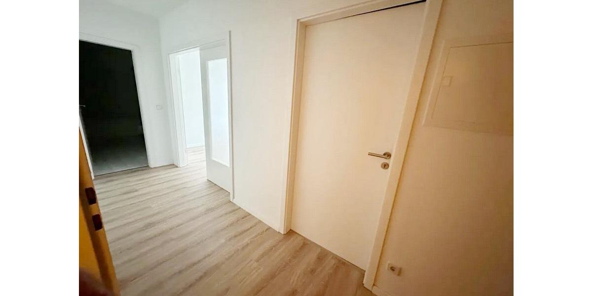 Etagenwohnung Chemnitz Kapellenberg - 2.5 Zimmer, 58 m&sup2;, 79.000&euro; | Angebot:26926894