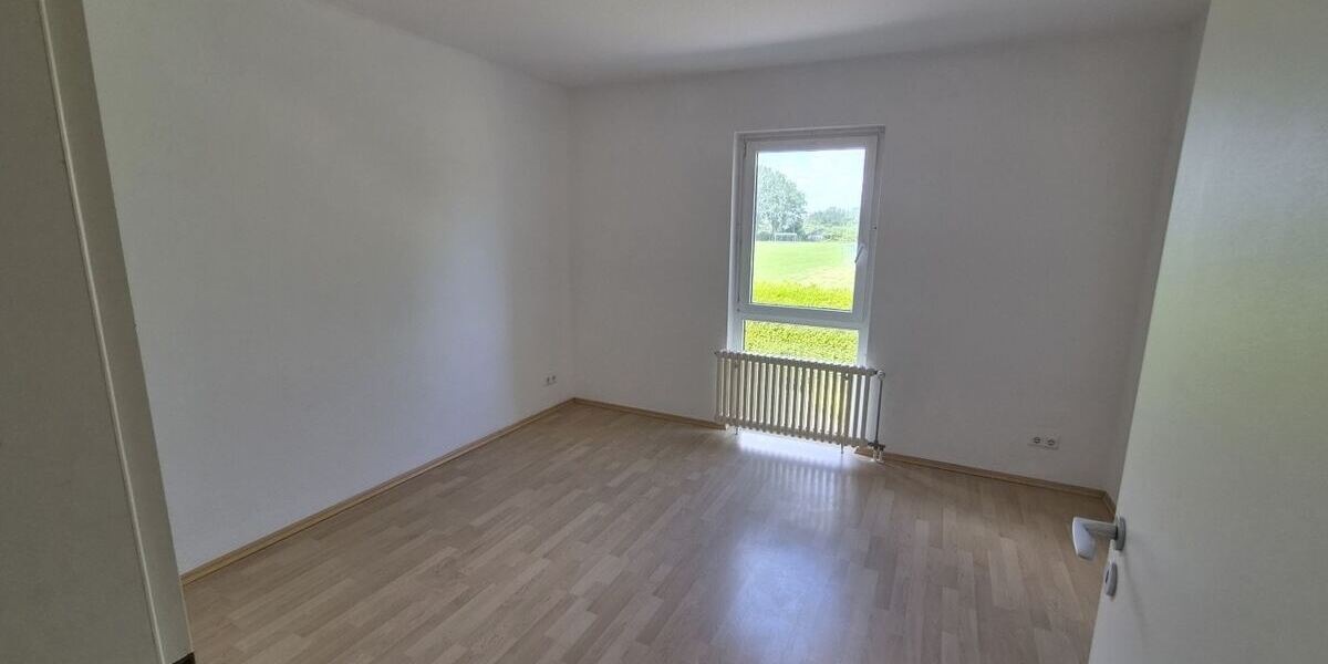 Grüne Aussichten inklusive! Helle 2-Zimmer-Wohnung mit Balkon - Etagenwohnung Chemnitz Ebersdorf | Angebot:27023731
