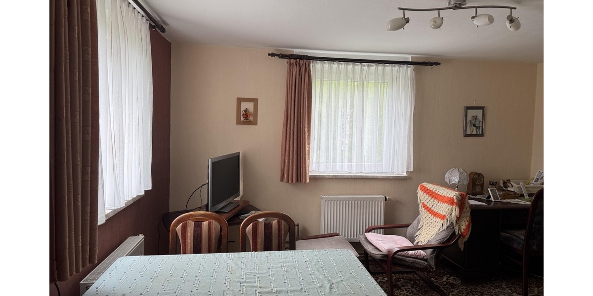 Einfamilienhaus mit großem Grundstück und Doppelgarage in ruhiger Lage! - Einfamilienhaus Hainichen | Angebot:26822282