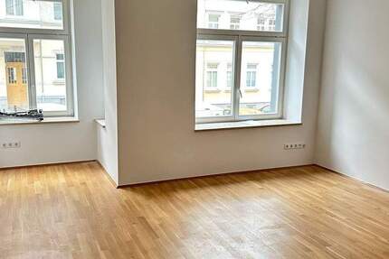 HOCHWERTIGE WOHNUNG MIT PARKETT, FUßBODENHEIZUNG, BALKON MIT GARTENANTEIL SOWIE EBK 3 zimmer