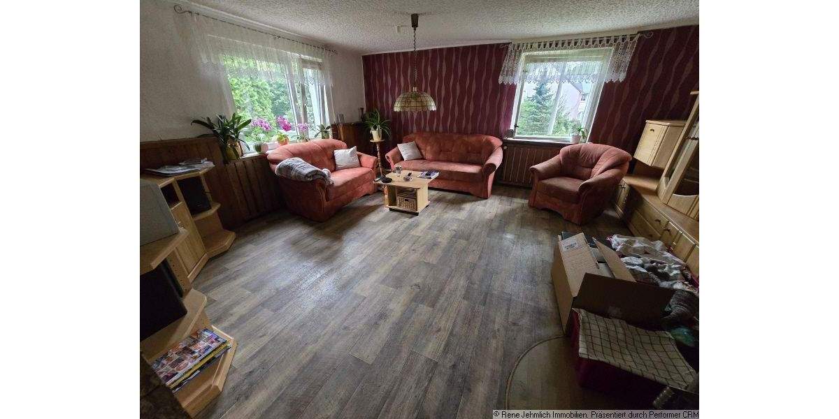 Sanierungsbedürftiges EFH mit 212qm auf 1.770qm Grundstück mit Pool & Doppelgarage + Gartenhaus 5 zimmer