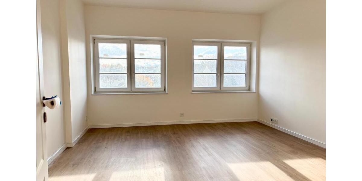 Borna * ERSTBEZUG * Balkon * 7 Zimmer Maisonette * 01.12.2025 7 zimmer