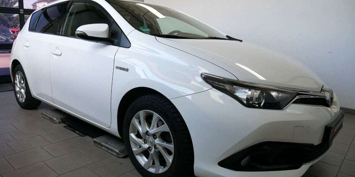 Toyota Auris 102.822 km 13.490 &euro; Chemnitz 09114