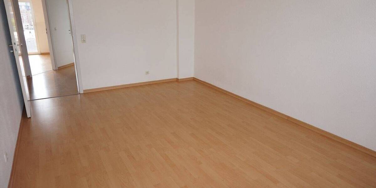 Wohnen im DG city-nah Laminat Balkon am Schlafzi. 2 zimmer