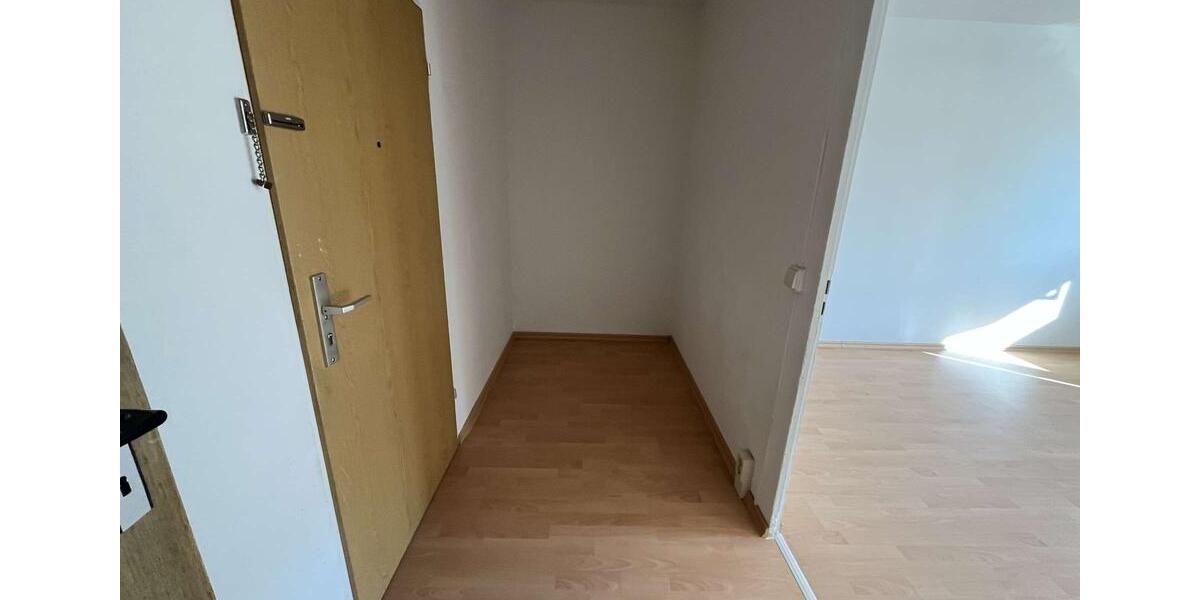 Erdgeschoßwohnung Hainichen - 1 Zimmer, 34 m&sup2;, 200&euro; | Angebot:26086388