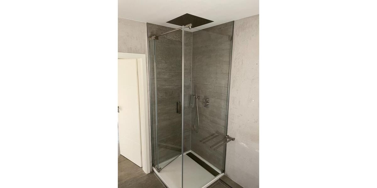 Schöne 3-Raum-Dachgeschosswohnung mit Einbauküche und Stellplatz 3 zimmer