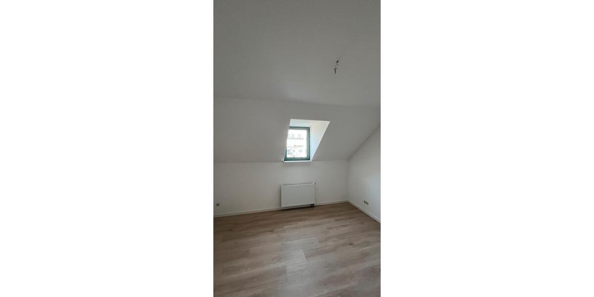 Dachgeschoßwohnung Chemnitz Ebersdorf - 3 Zimmer, 75 m&sup2;, 350&euro; | Angebot:26491952