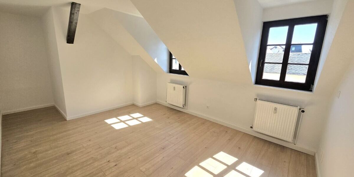 Viel Platz unterm Dach: 5‑Zimmer-Wohnung mit Sichtbalken & Tageslichtbad! - Etagenwohnung Chemnitz Gablenz | Angebot:26674854