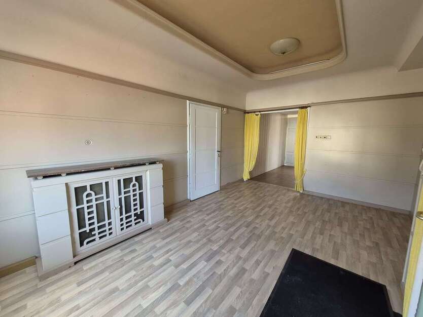 Wohnung zum Kaufen in Lugau 60.000 € 120 m²
