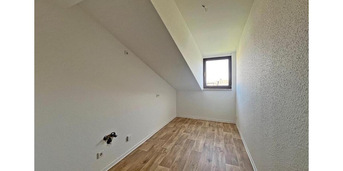 Dachgeschoßwohnung Chemnitz Kapellenberg - 2 Zimmer, 57 m&sup2;, 300&euro; | Angebot:25648405