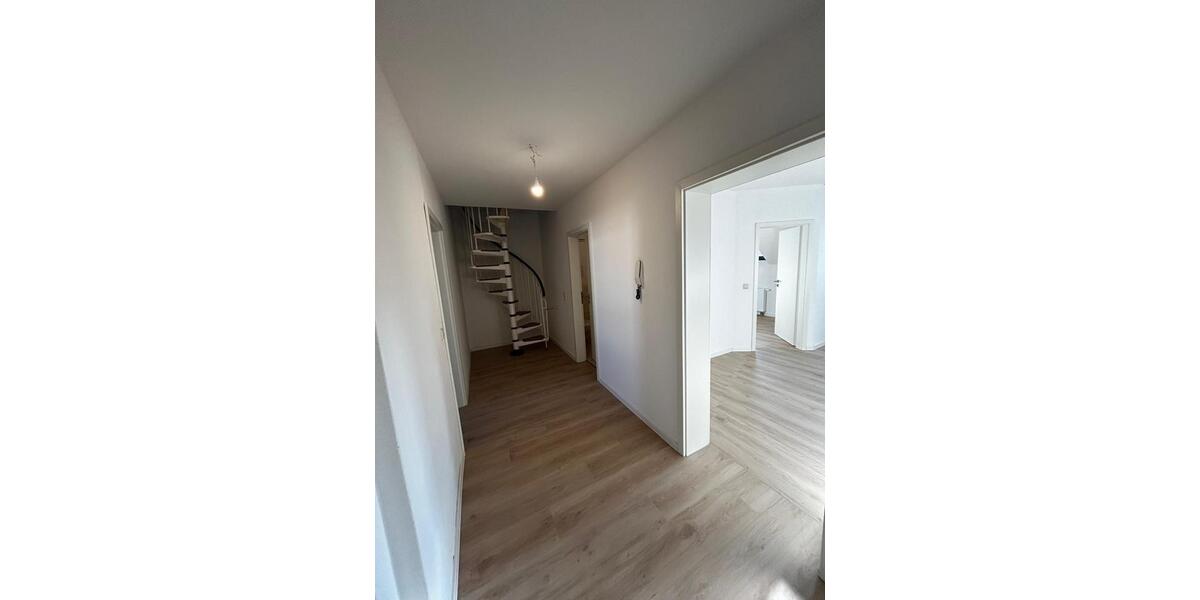 Dachgeschoßwohnung Chemnitz Ebersdorf - 3 Zimmer, 75 m&sup2;, 350&euro; | Angebot:26491952