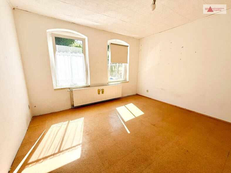 Reihenmittelhaus Zschopau - 9 Zimmer, 210 m&sup2;, 69.000&euro; | Angebot:25688210