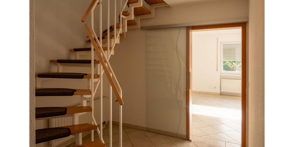 Beschaulisches Reihenhaus mit sonniger Terrasse und neuer Einbauküche zur Miete in Chemnitz-Grüna 4 zimmer