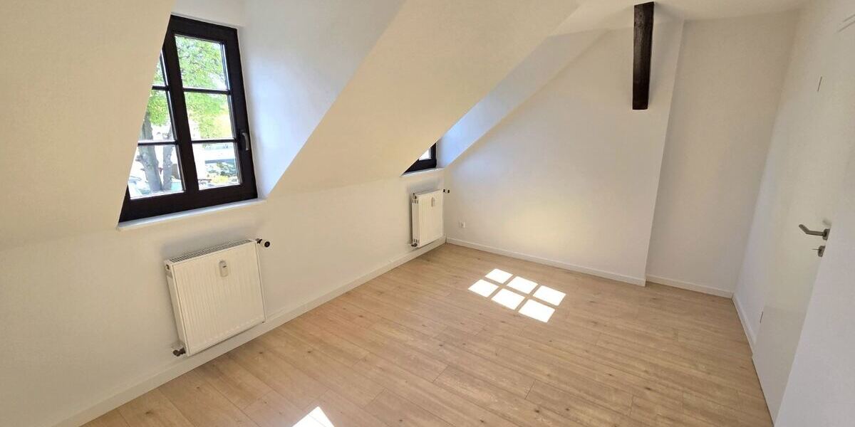 Viel Platz unterm Dach: 5‑Zimmer-Wohnung mit Sichtbalken & Tageslichtbad! - Etagenwohnung Chemnitz Gablenz | Angebot:26674854