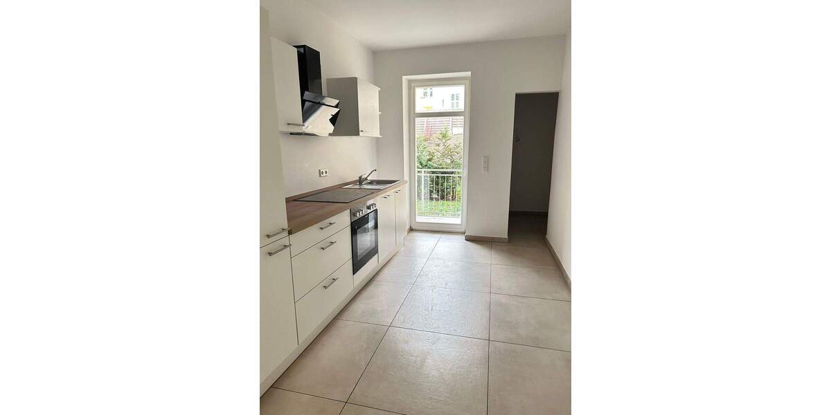 HOCHWERTIGE WOHNUNG MIT PARKETT, FUßBODENHEIZUNG, BALKON MIT GARTENANTEIL SOWIE EBK 3 zimmer