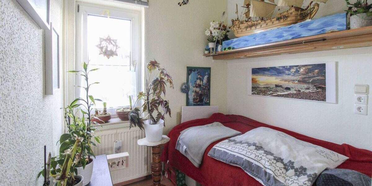 Ab Frühsommer bezugsfreies Reihenmittelhaus mit Garten und 2 Stellplätzen in Borna Heinersdorf 5 zimmer