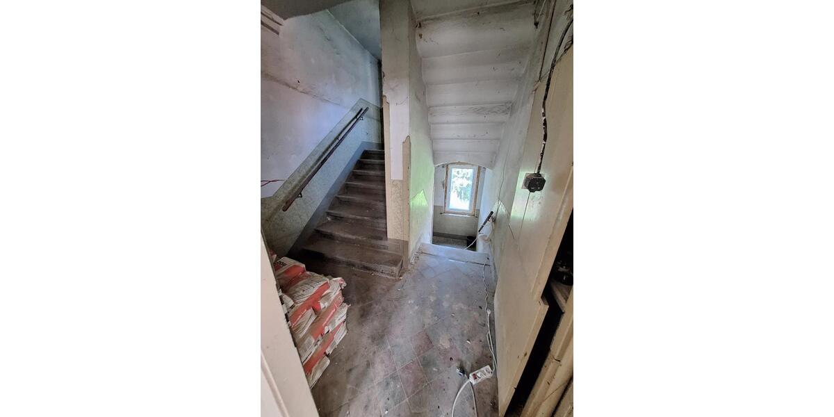 Renovierungsbedürftiges Haus in 09337 Hohenstein-Ernstthal 10 zimmer