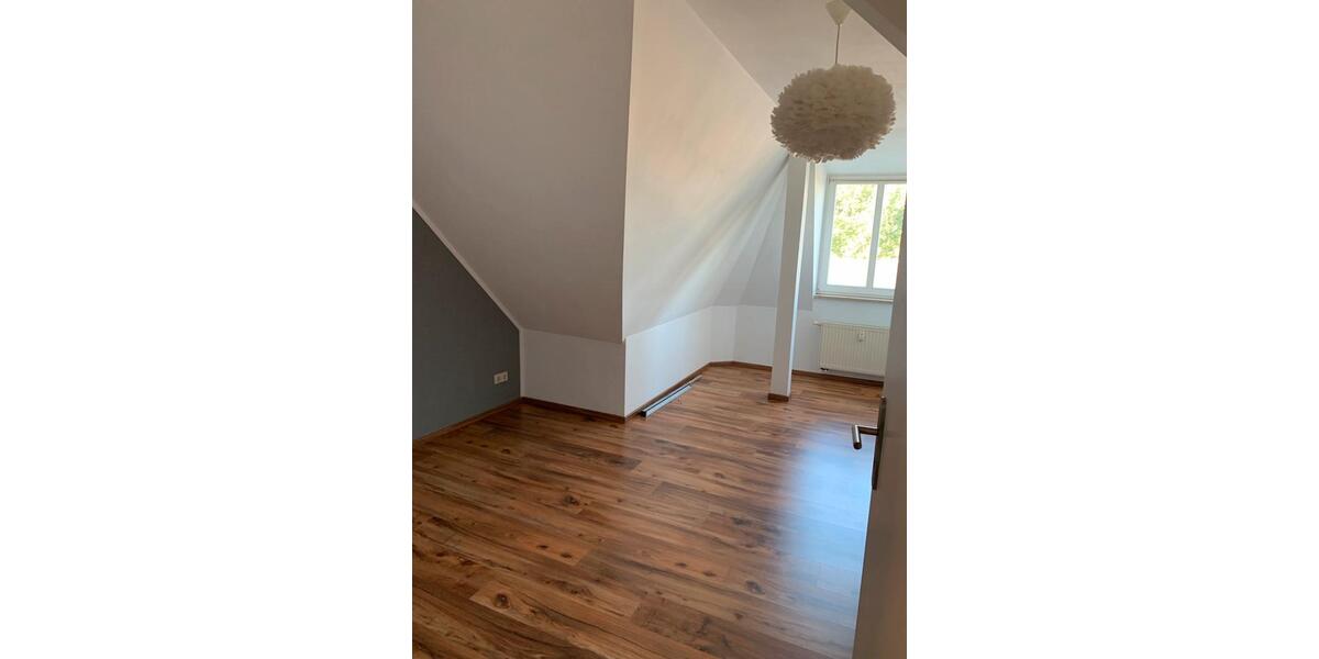 Dachgeschoßwohnung Chemnitz Kapellenberg - 3 Zimmer, 90 m&sup2;, 990&euro; | Angebot:25636482