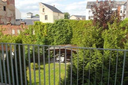 Frisch renovierte 1-Zimmer-Wohnung mit schönem Balkon (Gartenseite), neuem Laminatboden & Dusche