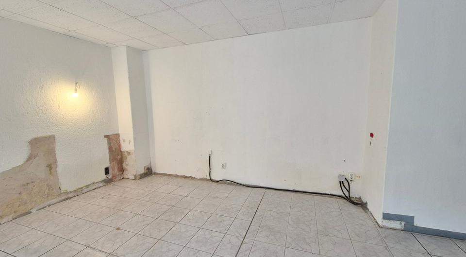 Kosmetikstudio? Tattoostudio? Maklerbüro? (Eis-) Café? Bistro? Tolle Gewerbefläche (100 m²) im Zentrum von Lößnitz! zimmer