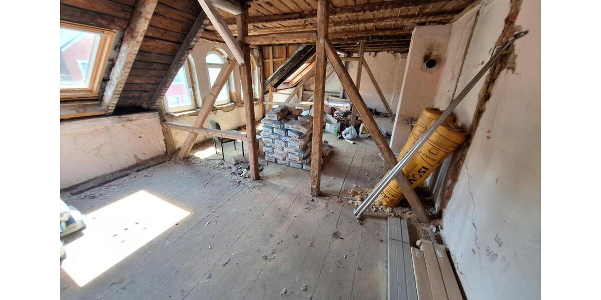 Renovierungsbedürftiges Haus in 09337 Hohenstein-Ernstthal 10 zimmer