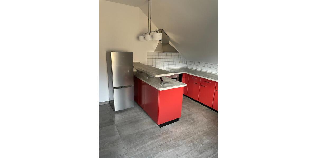 Schöne 3-Raum-Dachgeschosswohnung mit Einbauküche und Stellplatz 3 zimmer