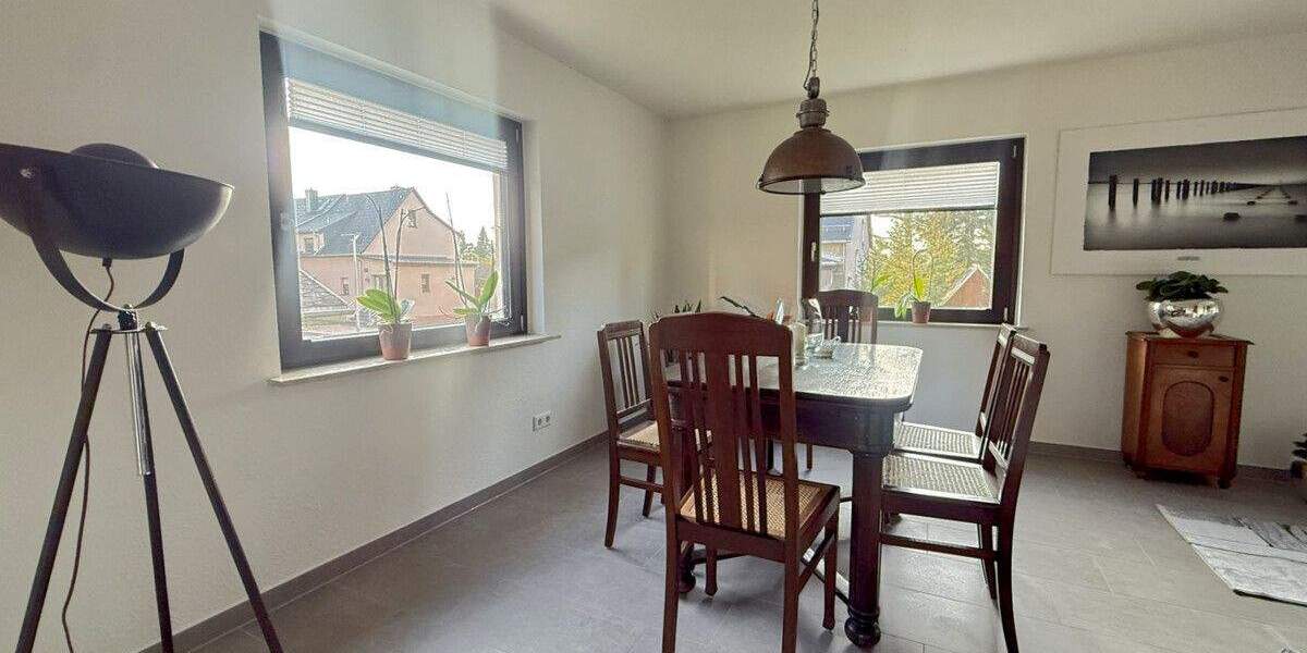 Erstbezug nach Ausbau: Stilvolle, möblierte Doppelhaushälfte mit Kamin, Garten & Carport in Chemnitz 4 zimmer