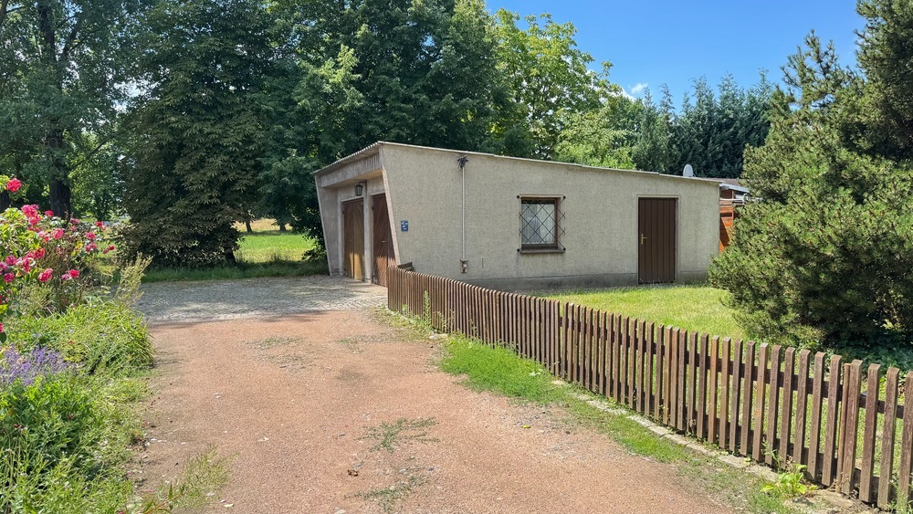 Großes Baugrundstück in Siebenlehn mit Bungalow und Doppelgarage zu verkaufen - Grundstück Großschirma | Angebot:27083918
