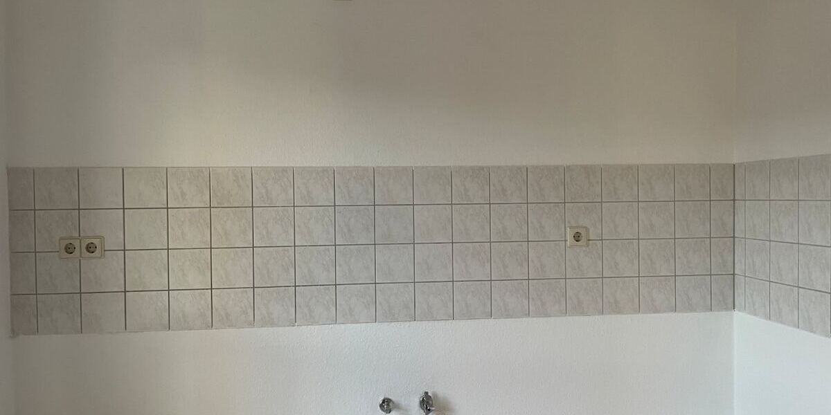 Kleines Immobilien-Paket mit Potential - Küche und Bad mit Fenster, Balkon sowie Stellplatz inkl. ! - 2- Chemnitz Hilbersdorf | Angebot:26781612