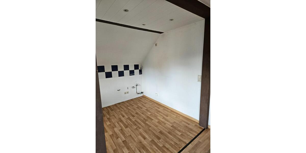 Dachgeschoßwohnung Oederan - 3 Zimmer, 78 m&sup2;, 390&euro; | Angebot:25874766