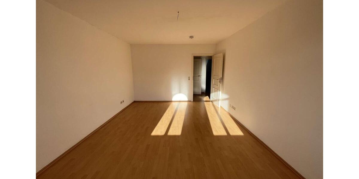 Dachgeschoßwohnung Chemnitz Altendorf - 2 Zimmer, 62 m&sup2;, 348&euro; | Angebot:24431181