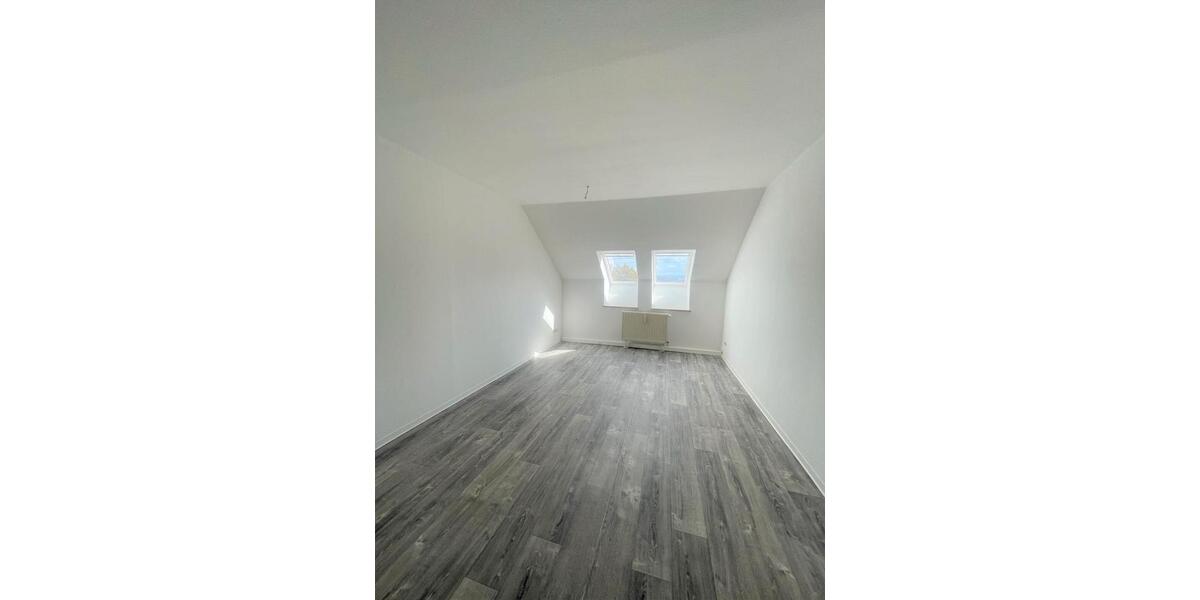 Dachgeschoßwohnung Hohenstein-Ernstthal Ernstthal - 2 Zimmer, 59 m&sup2;, 295&euro; | Angebot:26477145