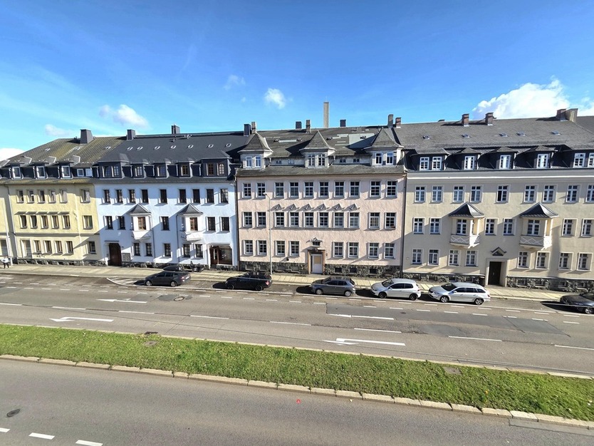 Stadtleben mit Weitblick: Moderne Dachgeschosswohnung mit Balkon und Einbauküche! 2 zimmer
