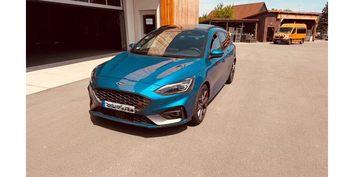 Ford Focus 113.000 km 21.900 &euro; Glauchau 08371